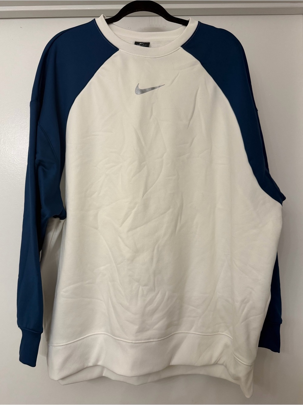 Nike Oversized White and Teal Crewneck Sweatshirt